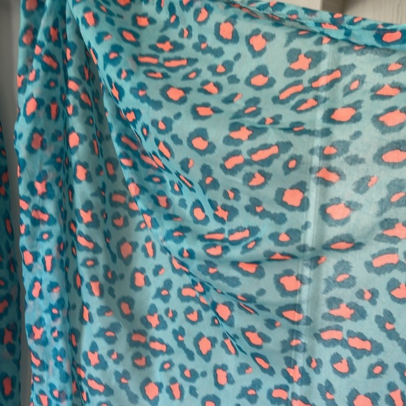 Super Cute Leopard Print Scarf/Wrap - Picture 3 of 3